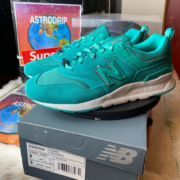 New Balance Shoes - 🆕 - New Balance 997H - Running Shoes - Women’s 8